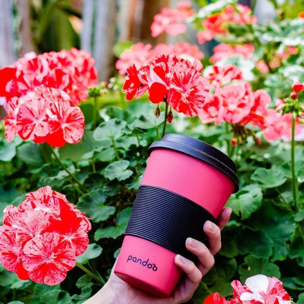 Mehrweg- Kaffebecher aus Bambus - mit Hitzeschutz aus Silikon und Deckel - Rot