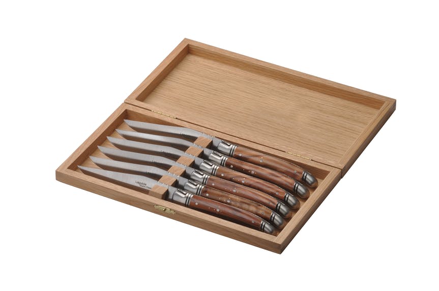 Set mit 6 Stück "Laguiole Prestige" Steakmessern von Goyoun Chazeau - Griffe aus Olivenholz