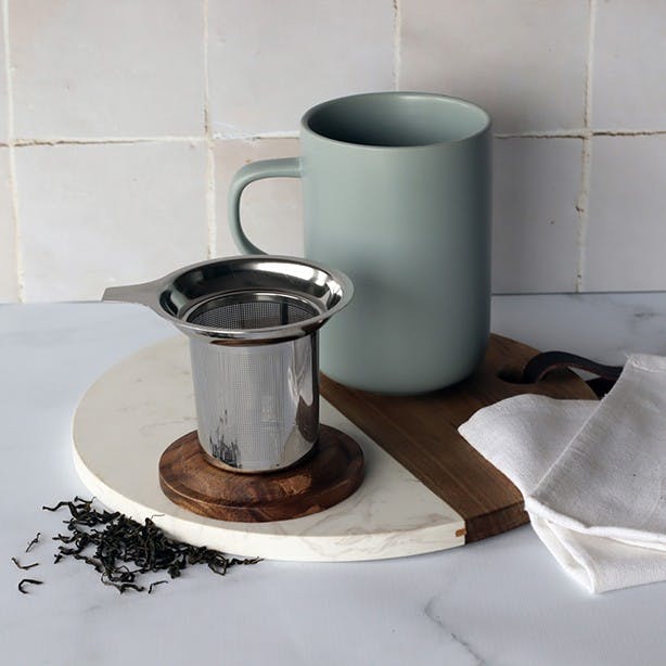 Kaffee-, Tee-, Schokoladentasse Juliet mit Teesieb aus Edelstahl - hellblau
