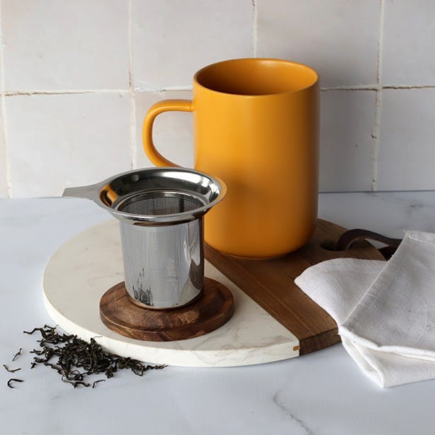 Kaffee-, Tee-, Schokoladentasse Juliet mit Teesieb aus Edelstahl - gelb